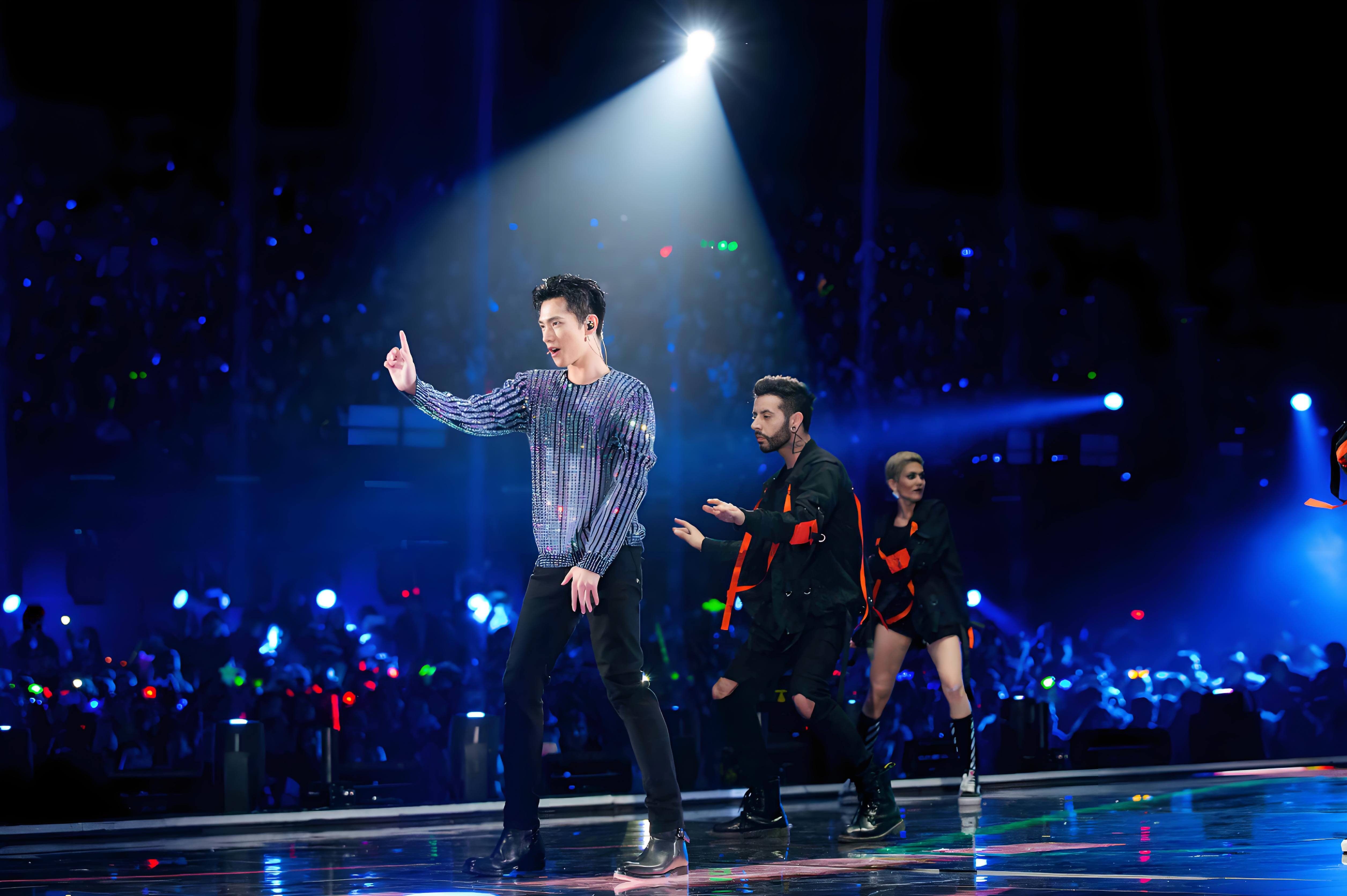 Main product shot of the Lighting Tracking System in action